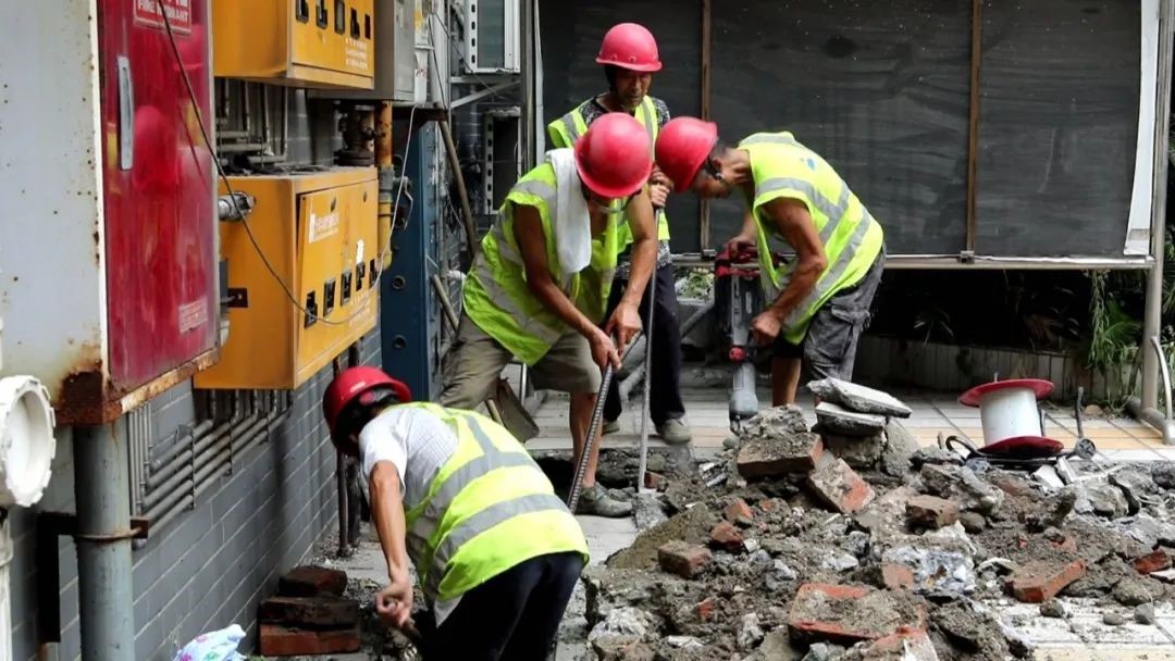 迎接“烤”验—四川省4008云顶集团集团党委筑起保供水惠民生红色碉堡